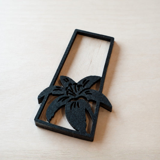 BLACK LILY MAGNET 3"